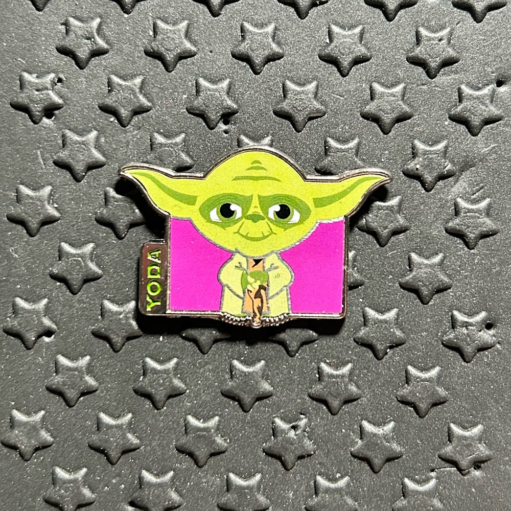 2016 Booster Cutie Yoda Star Wars Collectible Disney Trading Pin- Good Condition